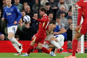 蓝鲸体育app-内维尔：塔科夫斯基那下绝对是红牌，裁判的决定令人震惊