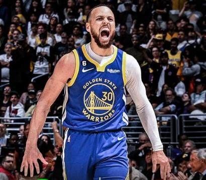 蓝鲸体育-脚踏湖人直追国王 库里关键时刻之王当之无愧