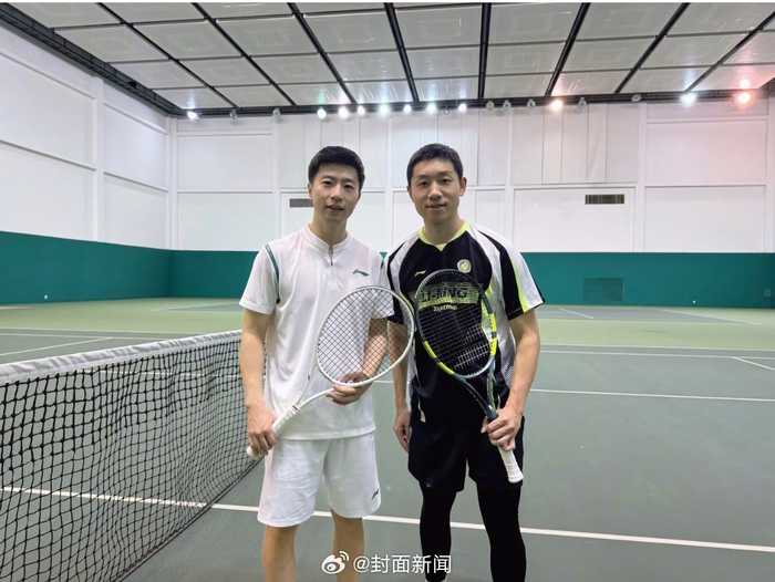 许昕马龙网球场合影调侃球场见|配文_新浪体育_新浪新闻